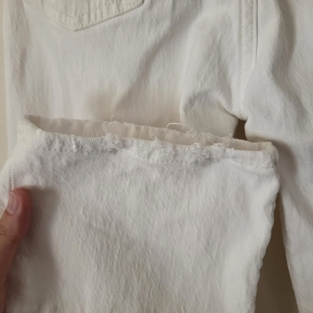 lEVI'S White Jeans - Picture 8 of 13